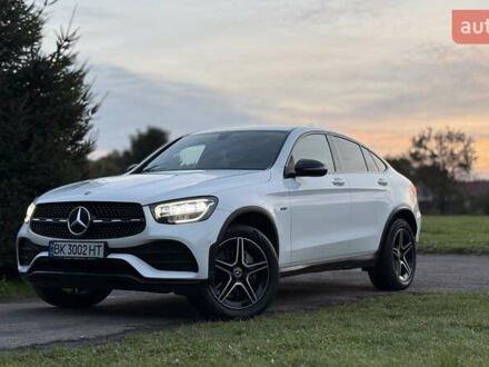 Білий Мерседес GLC-Class Coupe, об'ємом двигуна 2 л та пробігом 114 тис. км за 48700 $, фото 1 на Automoto.ua