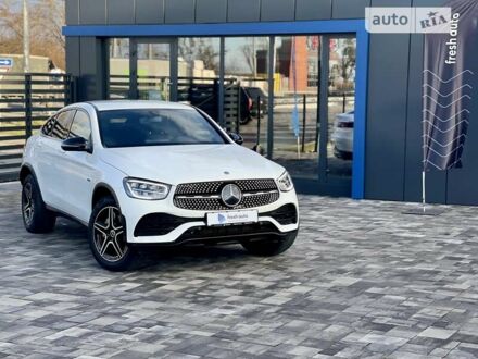 Белый Мерседес GLC-Class Coupe, объемом двигателя 2 л и пробегом 94 тыс. км за 49950 $, фото 1 на Automoto.ua