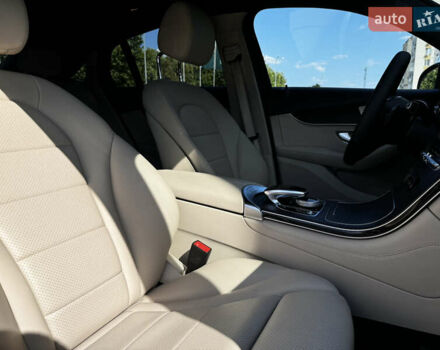 Черный Мерседес GLC-Class Coupe, объемом двигателя 2 л и пробегом 97 тыс. км за 38300 $, фото 45 на Automoto.ua