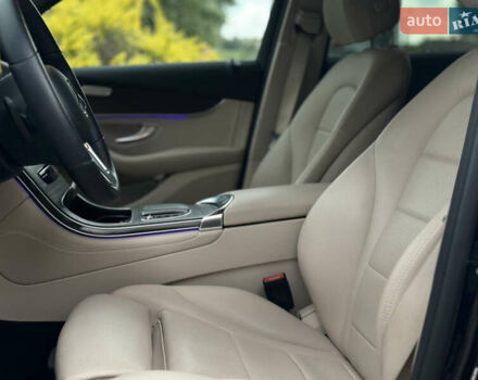 Чорний Мерседес GLC-Class Coupe, об'ємом двигуна 1.95 л та пробігом 52 тис. км за 48200 $, фото 19 на Automoto.ua