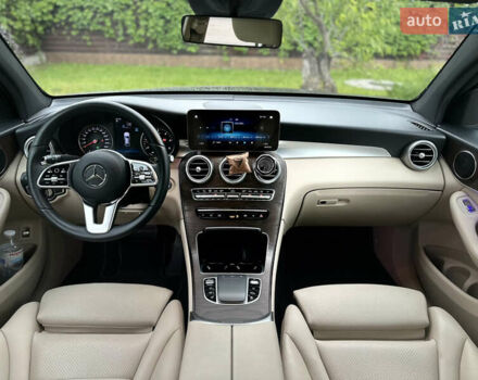 Чорний Мерседес GLC-Class Coupe, об'ємом двигуна 1.95 л та пробігом 52 тис. км за 48200 $, фото 29 на Automoto.ua