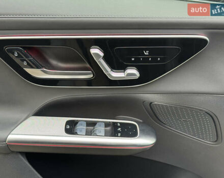 Мерседес GLC-Class Coupe 2024 у Києві на Automoto.ua Чорний Мерседес GLC-Class Coupe, об'ємом двигуна 2 л та пробігом 19 тис. км за 129999 $, фото 13 на Automoto.ua