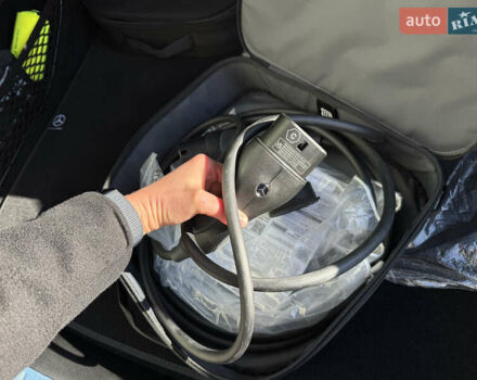 Мерседес GLC-Class Coupe 2024 у Києві на Automoto.ua Чорний Мерседес GLC-Class Coupe, об'ємом двигуна 2 л та пробігом 19 тис. км за 129999 $, фото 54 на Automoto.ua