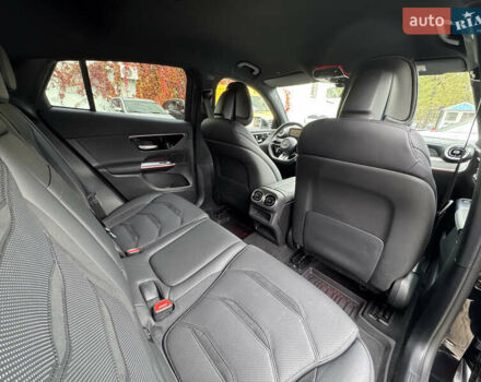 Мерседес GLC-Class Coupe 2024 у Києві на Automoto.ua Чорний Мерседес GLC-Class Coupe, об'ємом двигуна 2 л та пробігом 19 тис. км за 129999 $, фото 45 на Automoto.ua