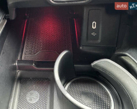 Мерседес GLC-Class Coupe 2024 у Києві на Automoto.ua Чорний Мерседес GLC-Class Coupe, об'ємом двигуна 2 л та пробігом 19 тис. км за 129999 $, фото 36 на Automoto.ua