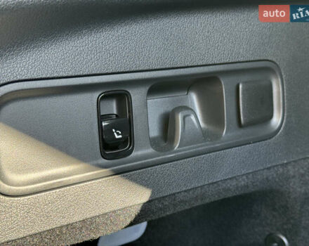 Мерседес GLC-Class Coupe 2024 у Києві на Automoto.ua Чорний Мерседес GLC-Class Coupe, об'ємом двигуна 2 л та пробігом 19 тис. км за 129999 $, фото 52 на Automoto.ua