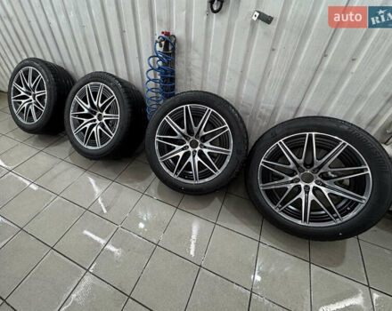 Мерседес GLC-Class Coupe 2024 у Києві на Automoto.ua Чорний Мерседес GLC-Class Coupe, об'ємом двигуна 2 л та пробігом 19 тис. км за 129999 $, фото 101 на Automoto.ua