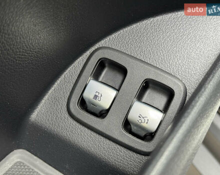 Мерседес GLC-Class Coupe 2024 у Києві на Automoto.ua Чорний Мерседес GLC-Class Coupe, об'ємом двигуна 2 л та пробігом 19 тис. км за 129999 $, фото 14 на Automoto.ua