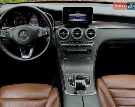 Красный Мерседес GLC-Class Coupe, объемом двигателя 3 л и пробегом 134 тыс. км за 40500 $, фото 11 на Automoto.ua