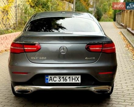 Серый Мерседес GLC-Class Coupe, объемом двигателя 1.99 л и пробегом 140 тыс. км за 37900 $, фото 4 на Automoto.ua