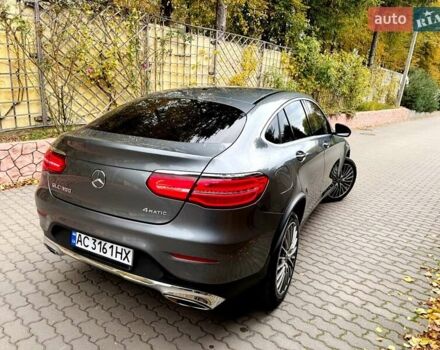 Серый Мерседес GLC-Class Coupe, объемом двигателя 1.99 л и пробегом 140 тыс. км за 37900 $, фото 3 на Automoto.ua