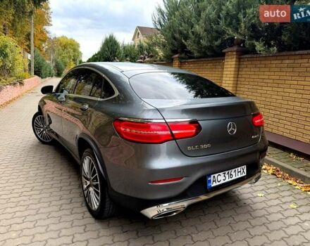 Серый Мерседес GLC-Class Coupe, объемом двигателя 1.99 л и пробегом 140 тыс. км за 37900 $, фото 5 на Automoto.ua
