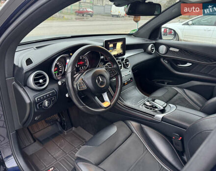 Серый Мерседес GLC-Class Coupe, объемом двигателя 2.2 л и пробегом 260 тыс. км за 34777 $, фото 25 на Automoto.ua