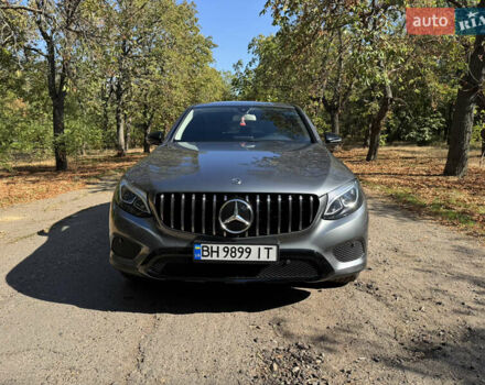 Серый Мерседес GLC-Class Coupe, объемом двигателя 2 л и пробегом 105 тыс. км за 35000 $, фото 4 на Automoto.ua