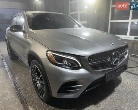 Серый Мерседес GLC-Class Coupe, объемом двигателя 1.99 л и пробегом 120 тыс. км за 35900 $, фото 3 на Automoto.ua