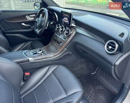 Сірий Мерседес GLC-Class Coupe, об'ємом двигуна 1.99 л та пробігом 120 тис. км за 35900 $, фото 27 на Automoto.ua