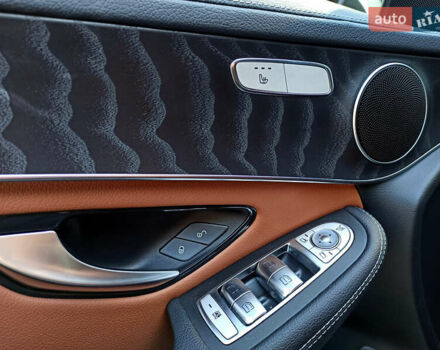 Серый Мерседес GLC-Class Coupe, объемом двигателя 2 л и пробегом 51 тыс. км за 53500 $, фото 13 на Automoto.ua