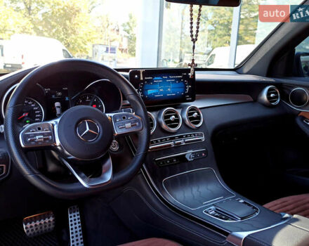 Серый Мерседес GLC-Class Coupe, объемом двигателя 2 л и пробегом 51 тыс. км за 53500 $, фото 4 на Automoto.ua