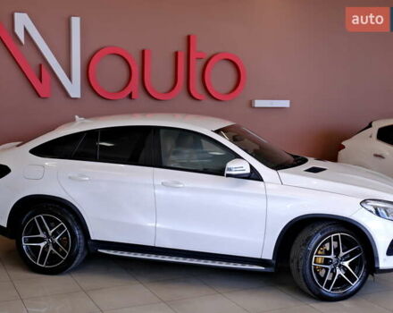 Белый Мерседес GLE-Class Coupe, объемом двигателя 3 л и пробегом 327 тыс. км за 41900 $, фото 18 на Automoto.ua