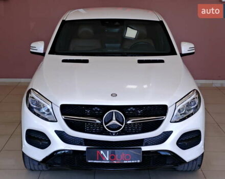 Белый Мерседес GLE-Class Coupe, объемом двигателя 3 л и пробегом 327 тыс. км за 41900 $, фото 1 на Automoto.ua