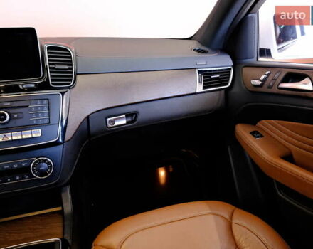 Белый Мерседес GLE-Class Coupe, объемом двигателя 3 л и пробегом 327 тыс. км за 41900 $, фото 60 на Automoto.ua