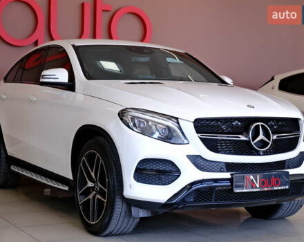 Белый Мерседес GLE-Class Coupe, объемом двигателя 3 л и пробегом 327 тыс. км за 41900 $, фото 6 на Automoto.ua