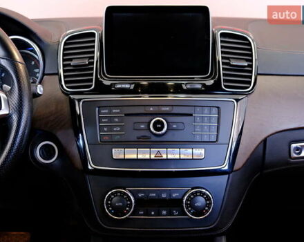 Белый Мерседес GLE-Class Coupe, объемом двигателя 3 л и пробегом 327 тыс. км за 41900 $, фото 61 на Automoto.ua