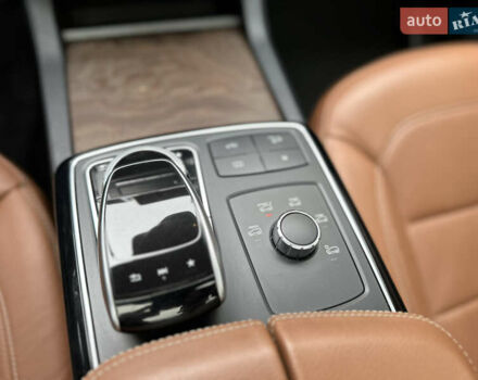 Белый Мерседес GLE-Class Coupe, объемом двигателя 4.66 л и пробегом 155 тыс. км за 41500 $, фото 35 на Automoto.ua