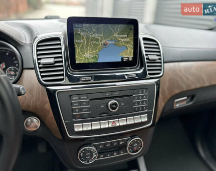 Белый Мерседес GLE-Class Coupe, объемом двигателя 4.66 л и пробегом 155 тыс. км за 41500 $, фото 34 на Automoto.ua