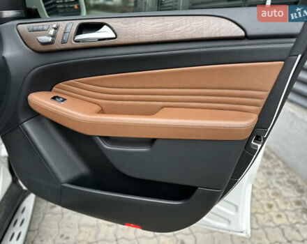 Белый Мерседес GLE-Class Coupe, объемом двигателя 4.66 л и пробегом 155 тыс. км за 41500 $, фото 52 на Automoto.ua