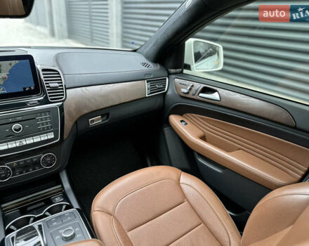 Белый Мерседес GLE-Class Coupe, объемом двигателя 4.66 л и пробегом 155 тыс. км за 41500 $, фото 31 на Automoto.ua