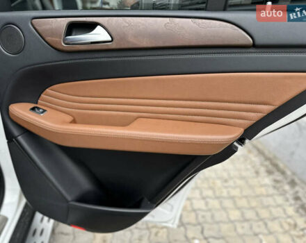 Белый Мерседес GLE-Class Coupe, объемом двигателя 4.66 л и пробегом 155 тыс. км за 45000 $, фото 45 на Automoto.ua