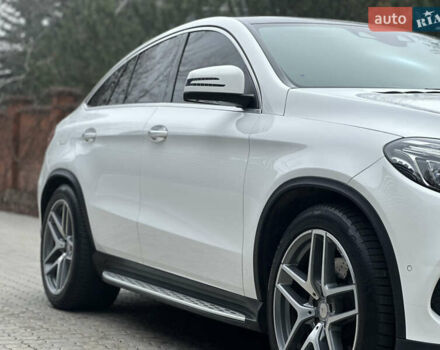 Белый Мерседес GLE-Class Coupe, объемом двигателя 4.66 л и пробегом 155 тыс. км за 45000 $, фото 7 на Automoto.ua