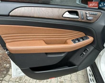 Белый Мерседес GLE-Class Coupe, объемом двигателя 4.66 л и пробегом 155 тыс. км за 41500 $, фото 65 на Automoto.ua