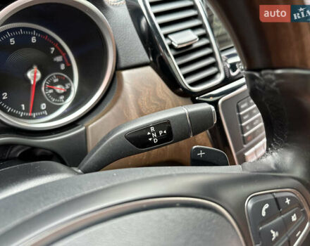 Белый Мерседес GLE-Class Coupe, объемом двигателя 4.66 л и пробегом 155 тыс. км за 41500 $, фото 61 на Automoto.ua