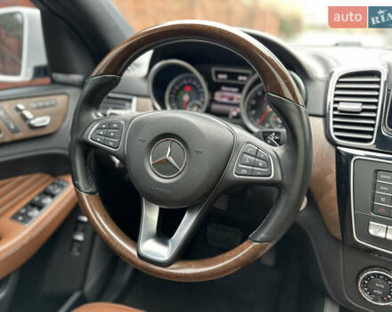 Белый Мерседес GLE-Class Coupe, объемом двигателя 4.66 л и пробегом 155 тыс. км за 41500 $, фото 37 на Automoto.ua