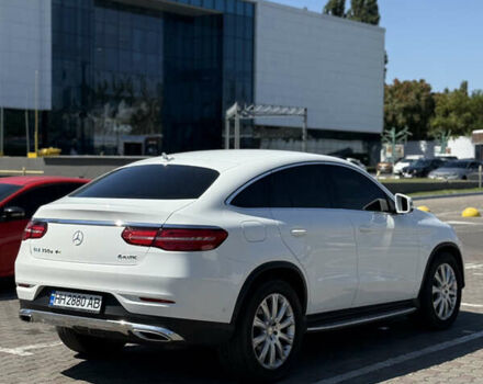 Белый Мерседес GLE-Class Coupe, объемом двигателя 2.99 л и пробегом 107 тыс. км за 43500 $, фото 4 на Automoto.ua