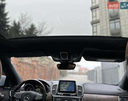 Белый Мерседес GLE-Class Coupe, объемом двигателя 4.66 л и пробегом 155 тыс. км за 41500 $, фото 33 на Automoto.ua