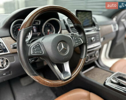 Белый Мерседес GLE-Class Coupe, объемом двигателя 4.66 л и пробегом 155 тыс. км за 41500 $, фото 62 на Automoto.ua