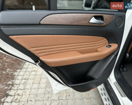 Белый Мерседес GLE-Class Coupe, объемом двигателя 4.66 л и пробегом 155 тыс. км за 45000 $, фото 48 на Automoto.ua
