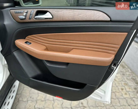 Белый Мерседес GLE-Class Coupe, объемом двигателя 4.66 л и пробегом 155 тыс. км за 41500 $, фото 66 на Automoto.ua