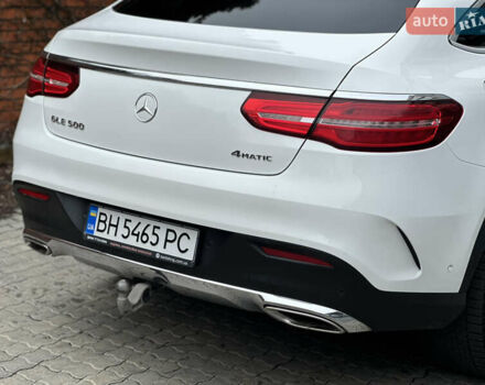 Белый Мерседес GLE-Class Coupe, объемом двигателя 4.66 л и пробегом 155 тыс. км за 45000 $, фото 13 на Automoto.ua
