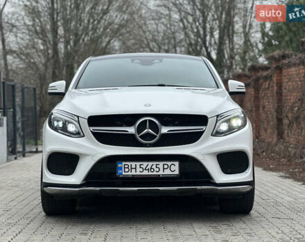 Белый Мерседес GLE-Class Coupe, объемом двигателя 4.66 л и пробегом 155 тыс. км за 45000 $, фото 2 на Automoto.ua