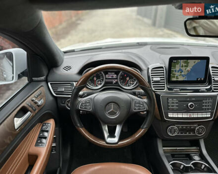 Белый Мерседес GLE-Class Coupe, объемом двигателя 4.66 л и пробегом 155 тыс. км за 41500 $, фото 32 на Automoto.ua