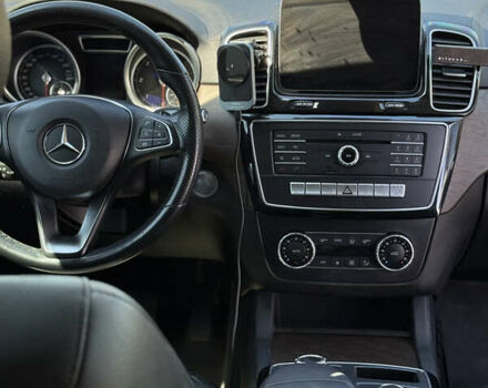 Белый Мерседес GLE-Class Coupe, объемом двигателя 2.99 л и пробегом 107 тыс. км за 43500 $, фото 8 на Automoto.ua
