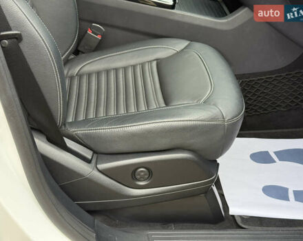 Белый Мерседес GLE-Class Coupe, объемом двигателя 2.99 л и пробегом 154 тыс. км за 42500 $, фото 35 на Automoto.ua