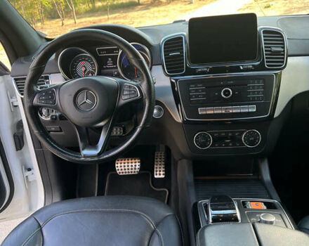 Белый Мерседес GLE-Class Coupe, объемом двигателя 3 л и пробегом 140 тыс. км за 46999 $, фото 26 на Automoto.ua