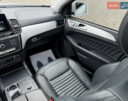 Белый Мерседес GLE-Class Coupe, объемом двигателя 2.99 л и пробегом 154 тыс. км за 42500 $, фото 60 на Automoto.ua