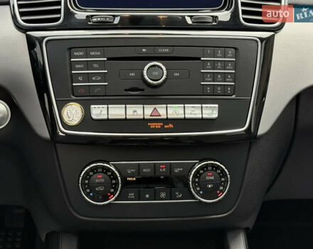 Белый Мерседес GLE-Class Coupe, объемом двигателя 3 л и пробегом 91 тыс. км за 44000 $, фото 68 на Automoto.ua