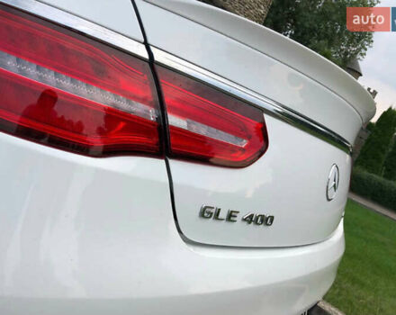 Белый Мерседес GLE-Class Coupe, объемом двигателя 3 л и пробегом 95 тыс. км за 50000 $, фото 2 на Automoto.ua